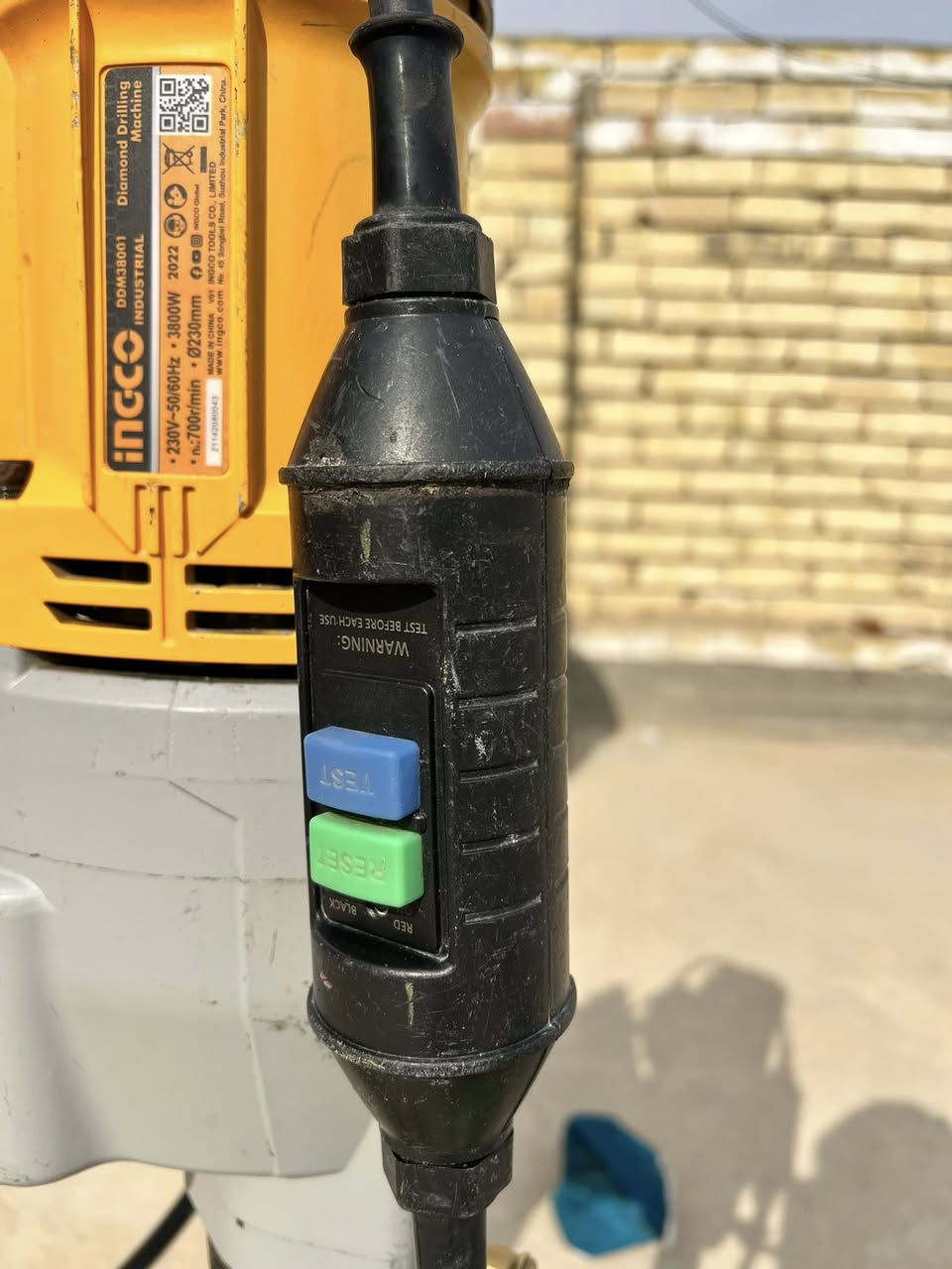 دريل كور استعمال قليل على شرط وفحص  مع الماحقات السعر 300 الف
عنوان نجف رقم موبايل ***********
