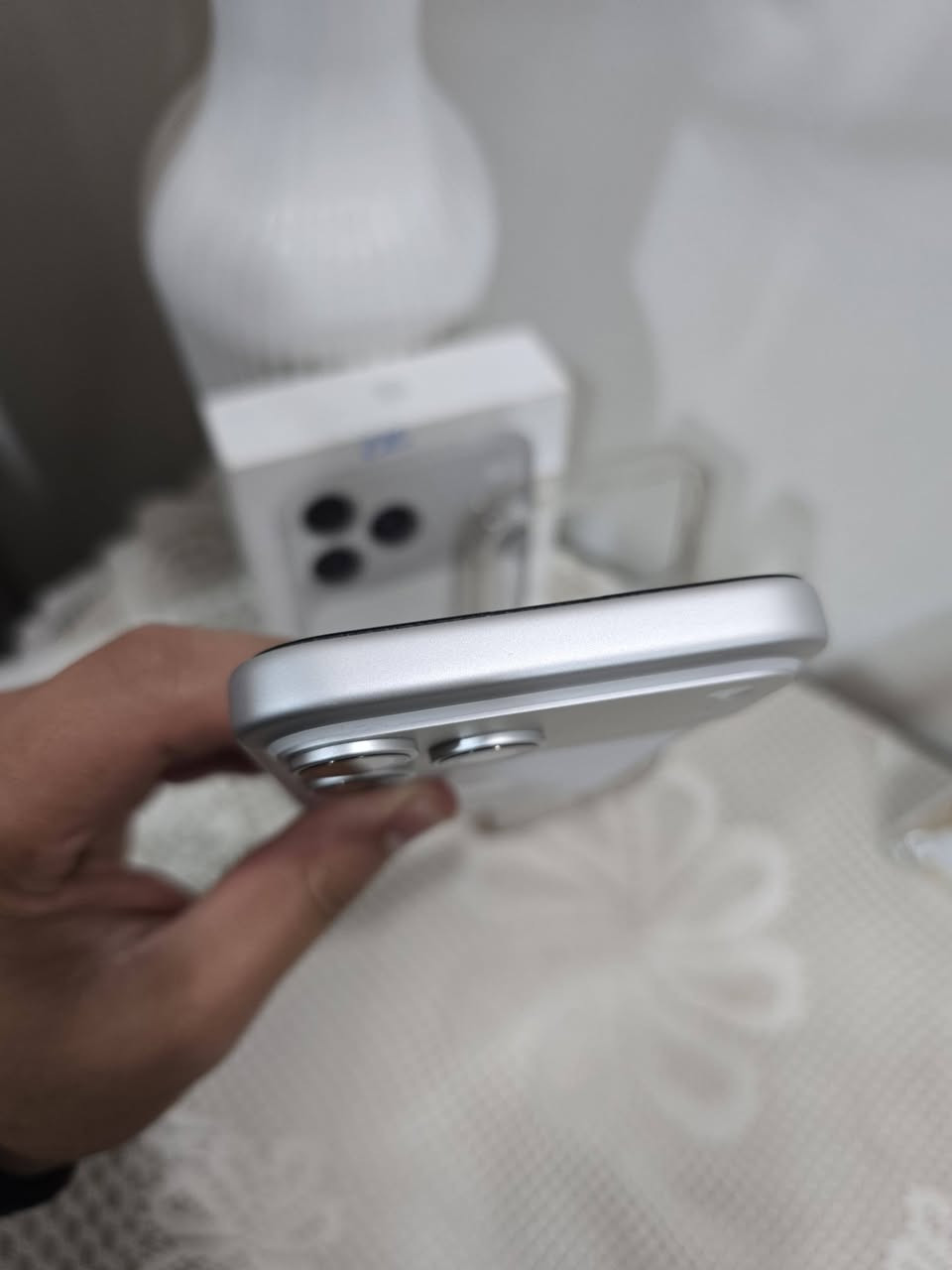 سلام عليكم ورحمه الله
17 برو ماكس سلفر سيمكرت ياخذ ZA
ذاكره 256 بطاريه 100
مشحون 20 مره فقط غراضه كامله 
مستخدم اسبوعين ويا لزكه كفر عدسات 
جهاز جديد خدش مابي ابد نضافه 100
السعر 2150 مكاني بغداد كرخ 
***********
