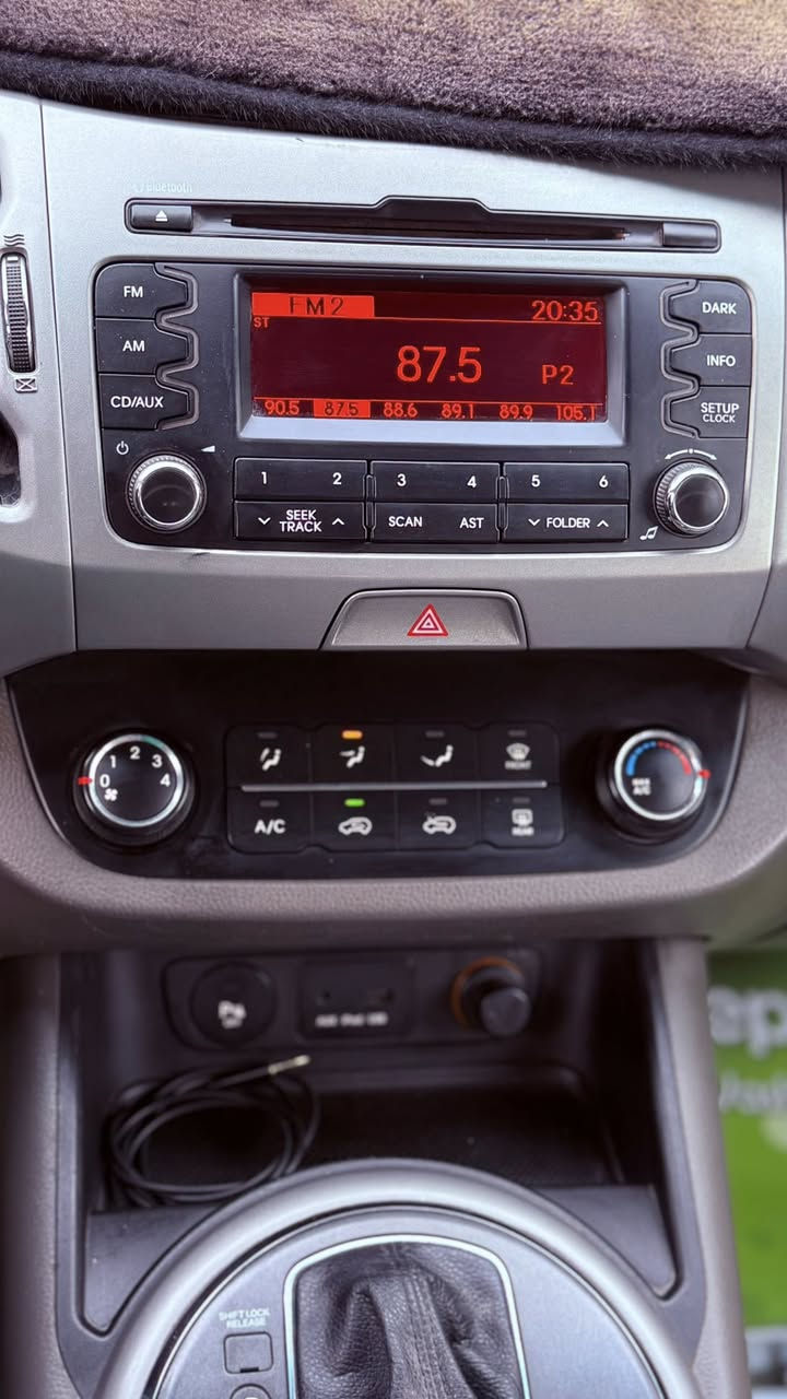 كيا سبورتج ٢٠١٤ خليجي محرك ٢٠٠٠ دوش ماشيه ١٤٠ الف حقيقي السياره نظيفه تخم تاير جديد وصدر السياره بيها صبغ فقط قبغ الجنطه
السعر ١٤٢
السنويه بسمي ارقام جديده 
حي الاعلام بغداد ‭
‭٠٧٧٣ ٥٤٢ ٢٩٧٧‬
