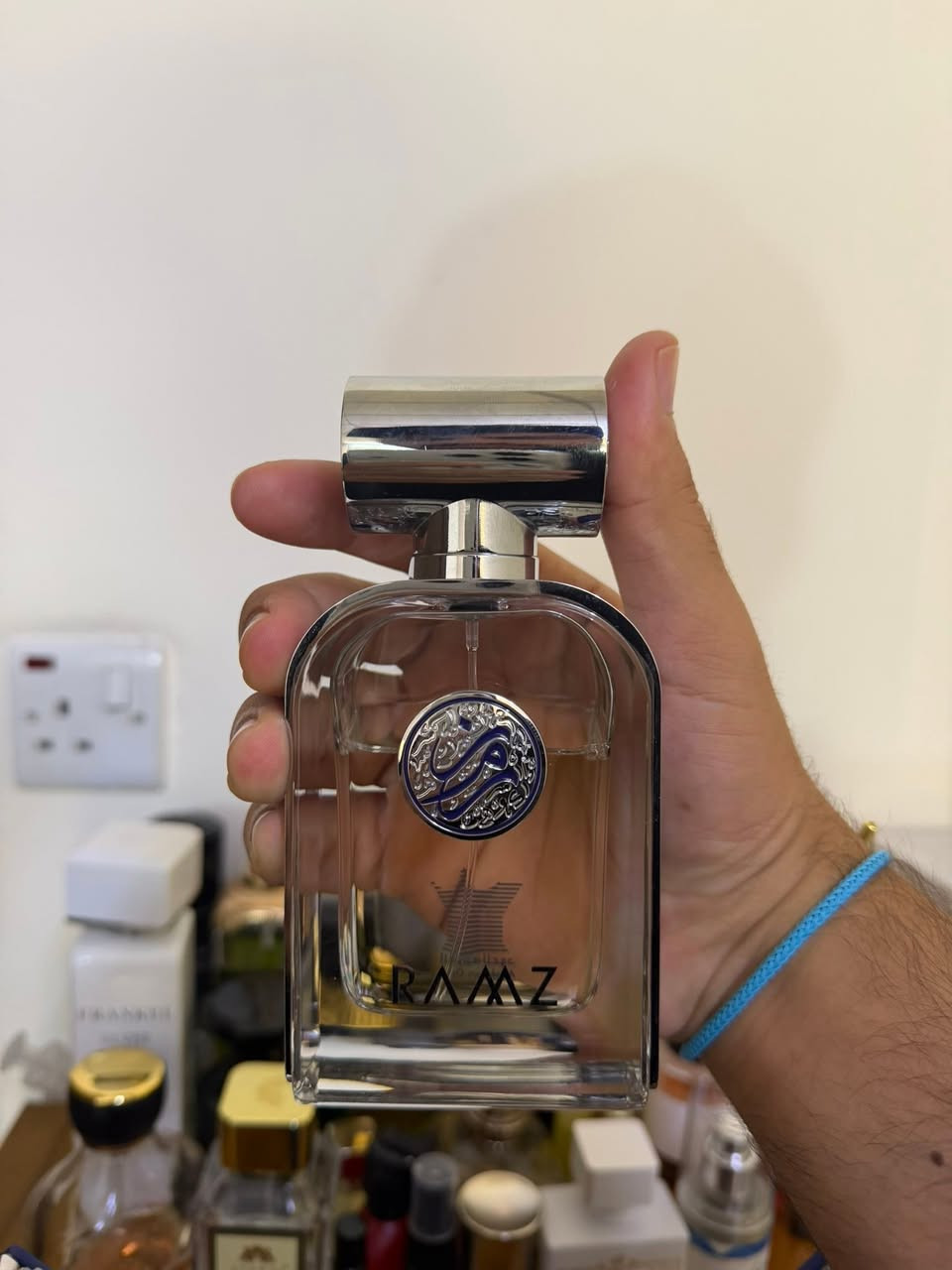 عطر رمز من العربية للعود 100 مل موضحه بالصورة الاستخدام
نوتات العطر
المقدمة:برغموت
القلب:اعشاب بحرية
القاعدة:البردي-مسك
عطر بحري منعش مناسب للصيف بثباتية وفوحان اكثر من ما تتخيل
السعر خاص


**إذا كنت صاحب هذا الإعلان وتريد حذفه لأي سبب، رجاءا أرسل رسالة إلى الدعم الفني**