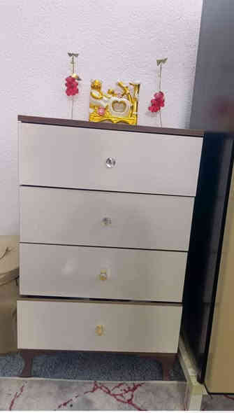 السلام عليكم غرفه تركيه للبيع 7 قطع السعر 950 وبيها مجال بسيط مكاني العماره للاستفسار لاتصال على رقم ***********
