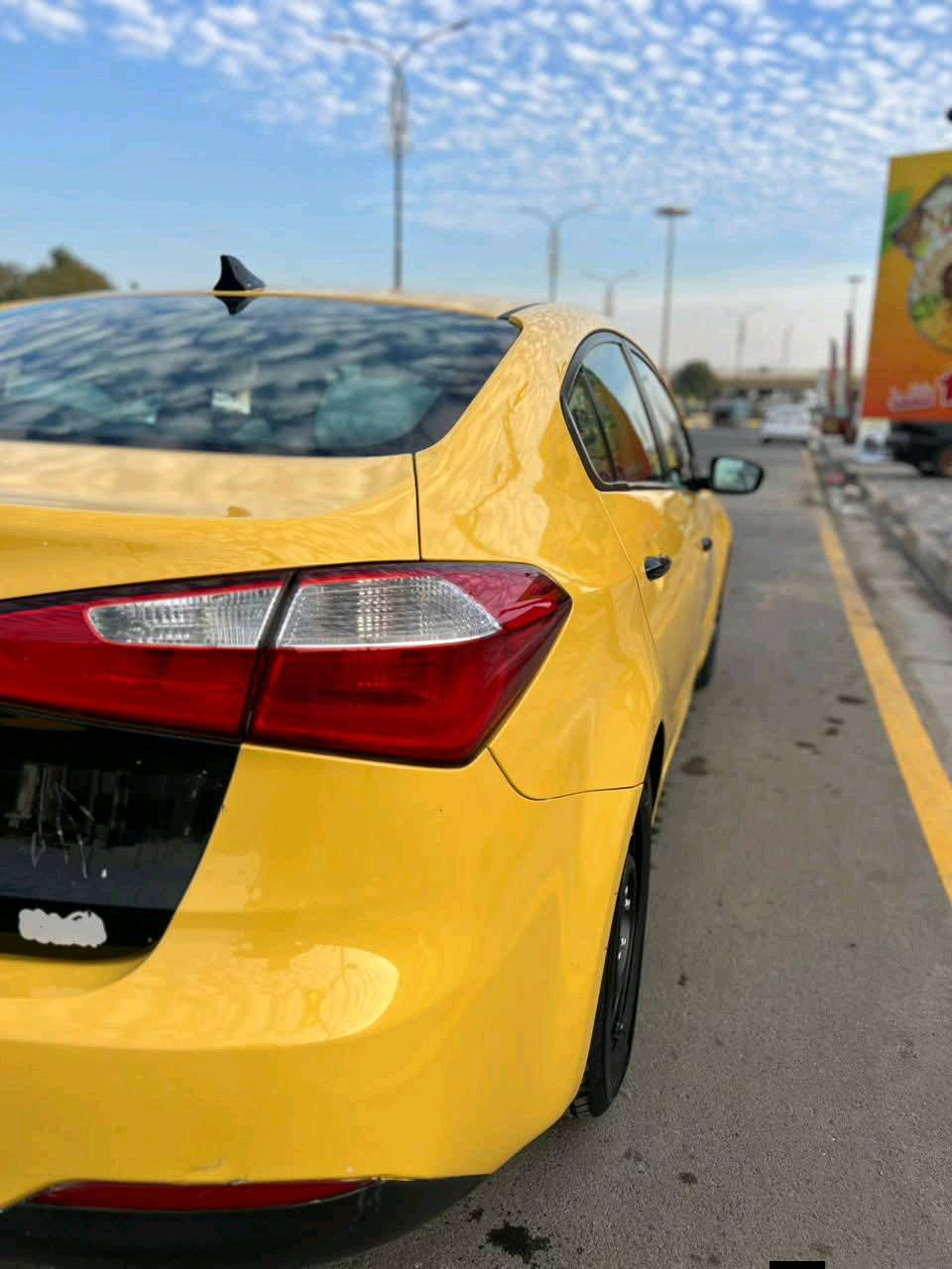 السلام عليكم كيا فورتي موديل 2016السياره أمريكيه حادث السياره جاملغ الامامي اليمن وباب وصور الحادث مرفقه بدون دواخل  بدون السعررر(١١٠) ***********السياره ما مشتغله تكسي اشاير بل مري تخم تاير جدد محرك١٨٠٠ دوش  كير ومحرك مكفولات تبريد وتدفئة شغالات تبريد ثلج ودسمه عامه  رقم الانگليزي بأسمي مشروع وطني ثاني يوم تحويل هزه جديده الشراي يتصل مكان سياره بغداد((صور الحادث مرفقه بالمنشور))