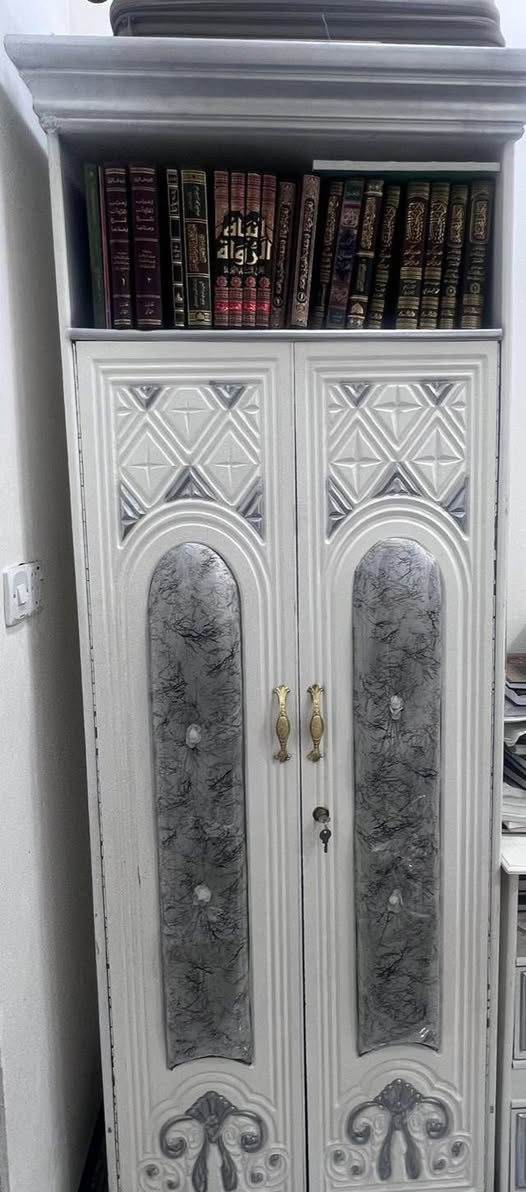 للبيع غرفه نوم وتخم غرفه النوم الكنتور 6 ابواب والجربايه عدد2 ام النفر مابيها اي ضرر سعرها 300 بيها مجال بسيط والتخم 10 مقاعد ملكي ويا الطبلات مابي اي ضرر سعره 600 وبي مجال بسيط ايضا مكانها بغداد الغزاليه للتواصل واتساب ***********
