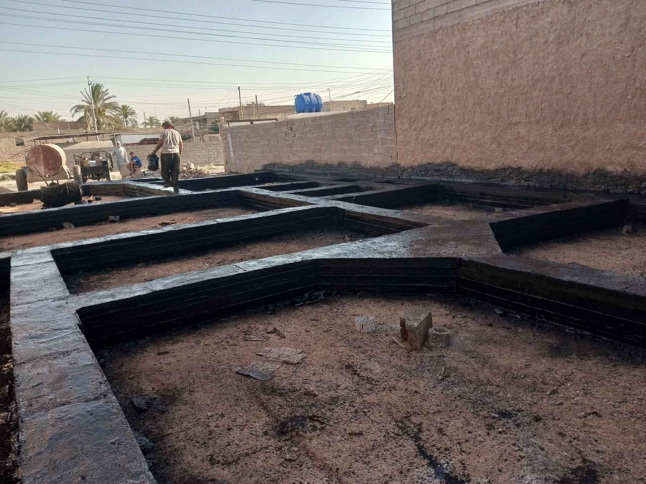 مستعدون لتقير السطوح وتزفيت الأساس عن الرطوبه ***********
