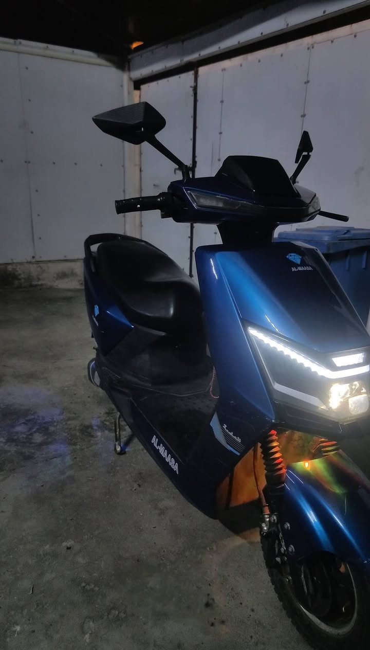 دراجه شحن شركه ماسه كلش راقيه 
شحن يطول يومين بطاريات ممتازه
سعرها / 600 دراجه جاهزة وكامله 
مواصفات/
سرعتها 80 حقيقي
نشره امامي خلفي
مثبت سرعه
بك R 
بريك امامي خلفي 
رقمي للتواصل ***********
