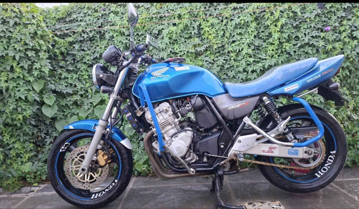 سلام عليكم/سيبي فور 400نوزل كفاله عامه ودراجه جديده مابيه كل نقص كفاله مكينه كير شلع معدل كهربائيات تايرات جدد صالنصه رياضي ادروع اوراق كامله السعر 16ونص وماكوهيج سعر بس متوازي عل بيعته مكاني بغداد والشراي يتصل ***********
