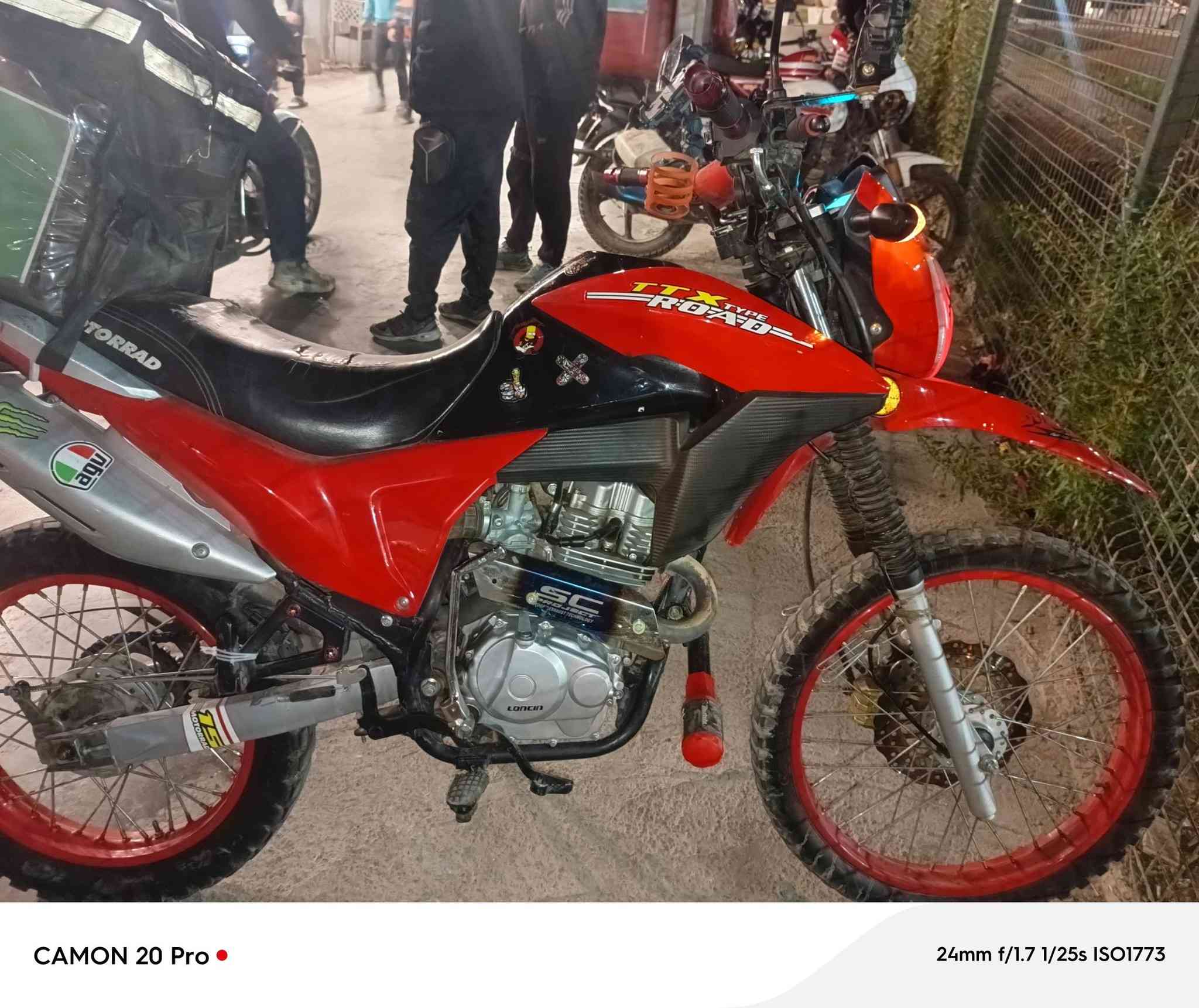 السلام عليكم شباب لونسن قفاز مكينه 150  مكينه مكفوله دراجه خير من الله كفاله عامه مرقم اربيل باسمي للتواصل ***********
