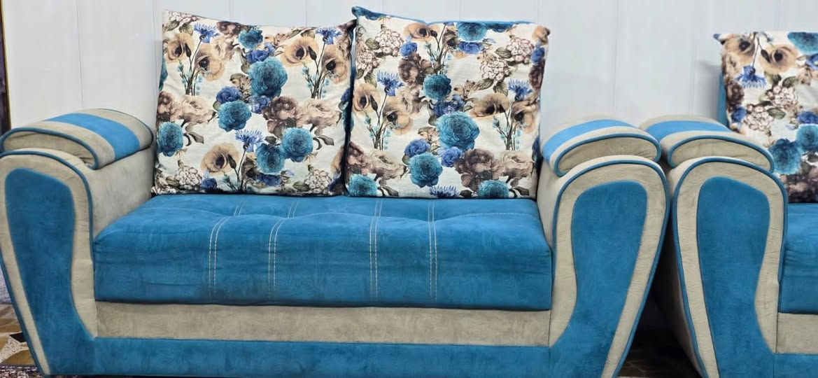 طخم قنفات للبيع نظيف يتكون من 10 مقاعد قنفتين كبار وقنفة وسط و 2 كراسي للاستفسار ***********
