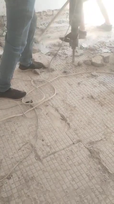 السلام عليكم كادر تفليش البيوت تفليش الرباطات وتكشير الجدران وقلع رضيات وكل ما يخص لتفليش وبأسعار وبأسعار مناسبه هاذه رقمي ونتصل بخدمتك ***********
