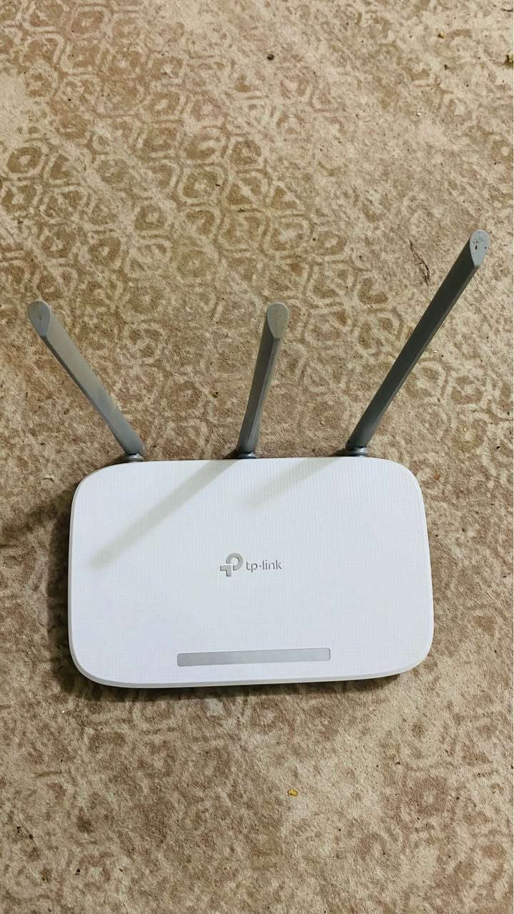 نانو + راوتر  مستخدم 
النانو. 90 الف 
الراوتر 30 الف 
للتواصل *********** عمارة, ميسان
