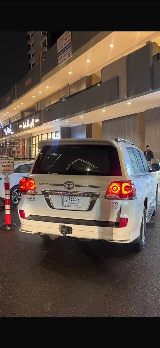 P السلام عليكم 
 
للبيع لاندكروز GXR 
الموديل 2014 
رقم بغداد 
السعر 385$ بيها مجال بسيط  
مكفوله من الصبغ والتبديل 
بيها فقط بارد 4 اصابع 
المواصفات : 
سلايت ، كشنات جلد قرميدي ، مري شفط ، مري قلاب ويه البك ، حساس امامي خلفي ، كشنات كهرباء ، زراكات لايت ، ترحيب، 

تخم تاير دنلوب جديد 
صدر وحداديه جديد 
السياره جاهزه من كلشي 
 
مكانها حي الجهاد 
للاستفسار ***********
