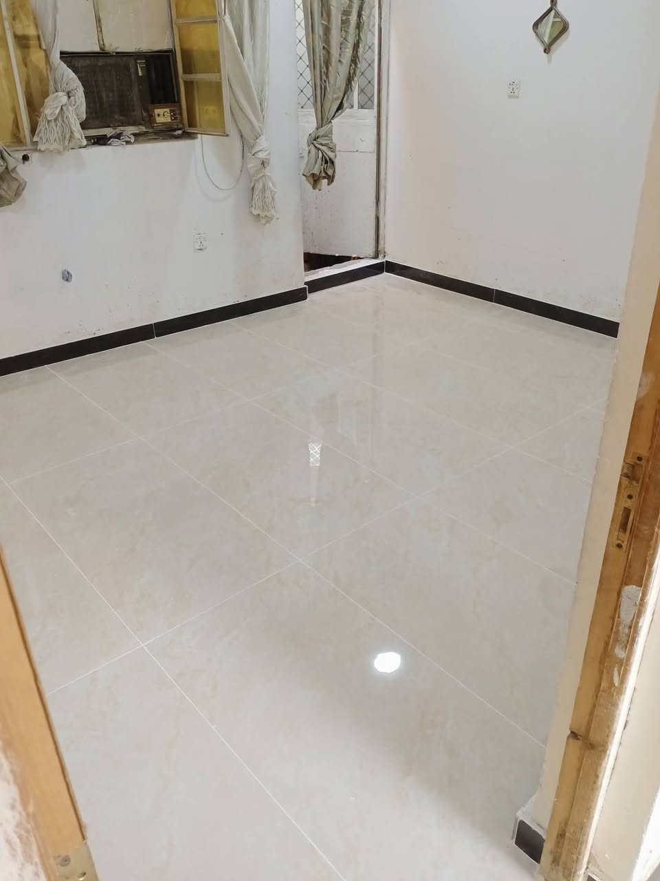 الهم صلي على محمد وآل محمد
خلفه سيراميك جداري ارضيات بايت درج
*********** وتساب
