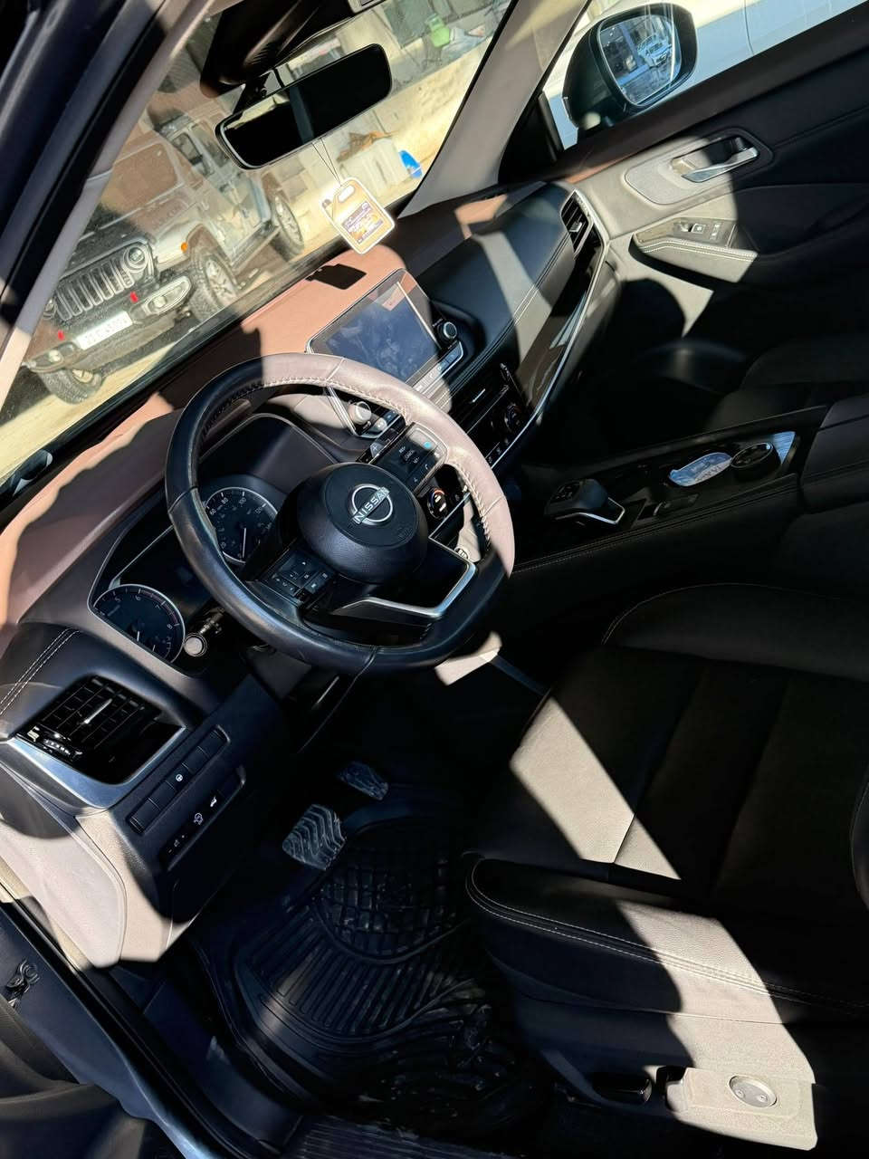 نيسان روك وارد امريكي، موديل 2023 سياره فول مواصفات، مرايه، رادار، بالوراما، بصمه كشنات جلد، كهرباء، كشن خزن، بونيد صبغ بدون دواخل، محرك 3 سلندر توربو،  ماشيه 17 الف موقع سليمانيه 175 وبي مجال، تواصل ***********او واتس ***********
