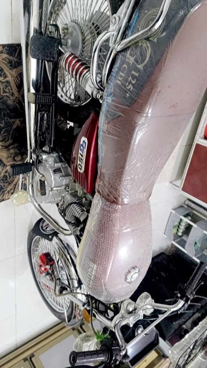 السلام عليكم تايكر موديل 2025 دراجه جديده بعدها بل جيس صارله شهر طالعه من الوكيل طالعه بل26 الشكل الحديث ام الدسك الباب الاول بعد احله من الصوره اوراق مال وكيل كاملات 5اوراق الشراري يتصل مكاني حله شاوي يم فلكت غرفت التجاره السعر مال بيع 675  وهذا رقمي ***********
