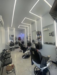 محل حلاقه بحاجه الى حلاق مرتب العنوان المنصور شارع الرواد مقابل مرطبات...
