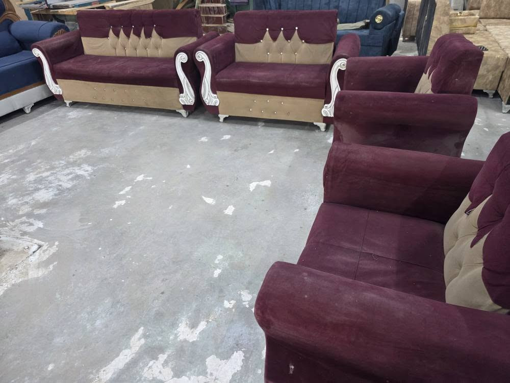 تخم قنفات نضيف جدا مابي اي ضرر ٧ نفرات ٤ قطع السعر ٧٥ الف للتواصل *********** النجف, العراق
