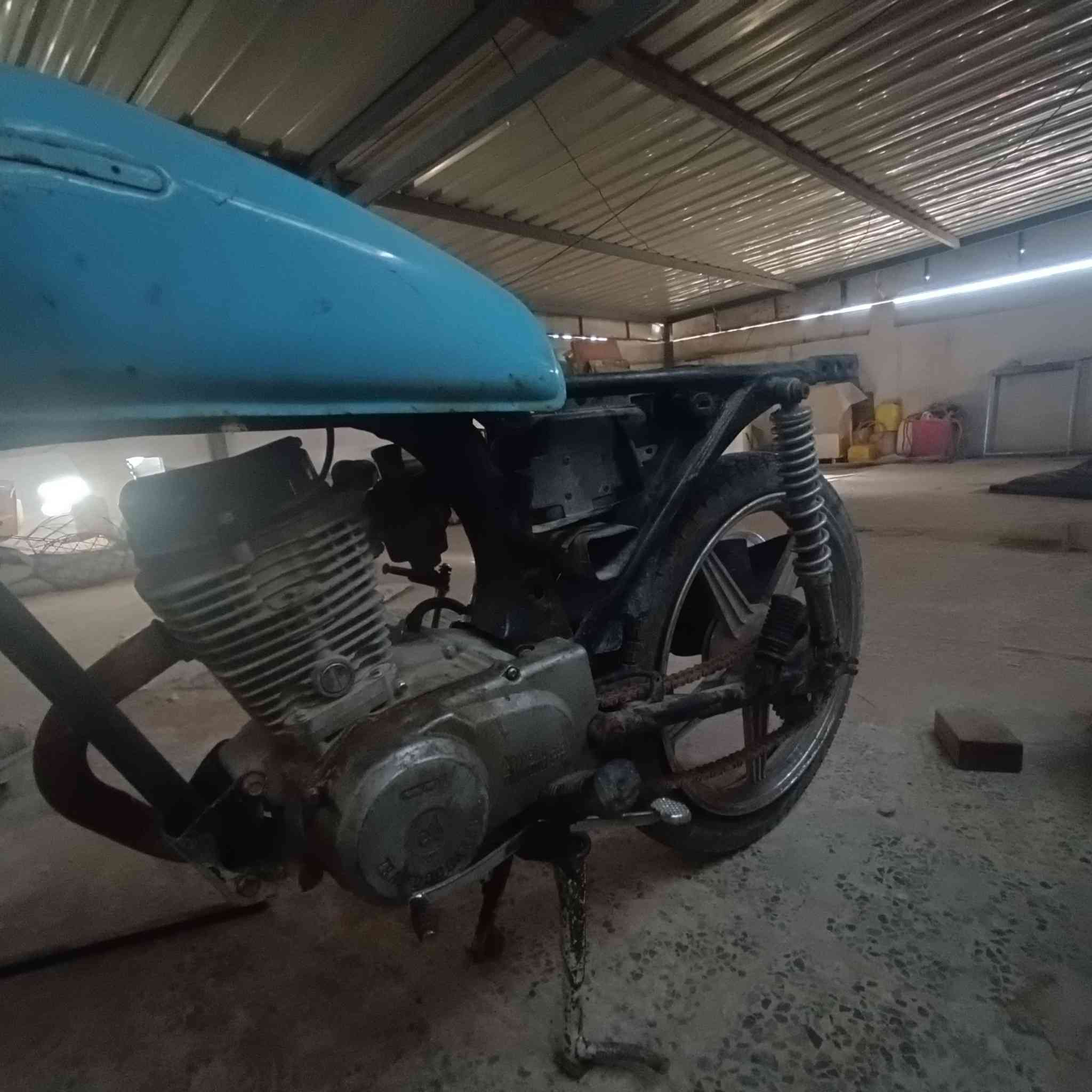 سلام عليكم شباب دراجه كلك للبيع ابيع كوم حديد دؤاجه متروكه الاتصال ***********
