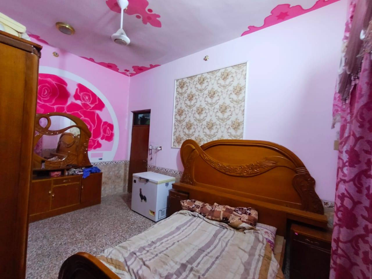 دار البيع  بحي الصادق ركن طابقين
مساحه البيت 175
الطابق الأول غرفتين وصاله واستقبال   ومطبخ حار وبارد وصحيات وكراج سياره 
الطابق ثاني 
اربع غرف وصاله مطبخ حار وبارد وصحيات 
الفوك مشتمل ودرج دخلي وخارجي ستفسار السعر بل رقم ***********
