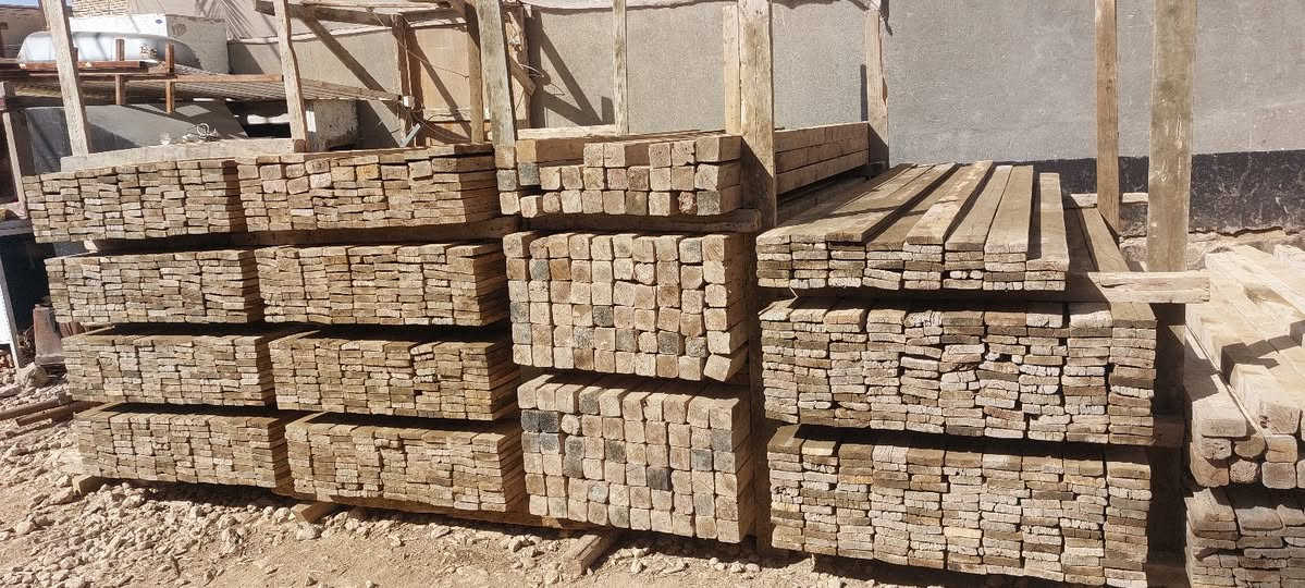 قالب خشب نضيف للبيع العدد 21 مكعب مكاني حله حي العسكري ***********
