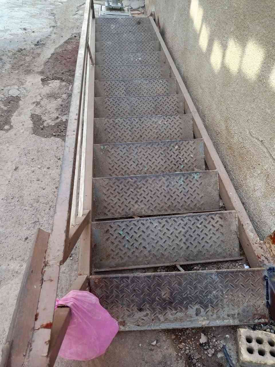 #للبيع درج 4 مترات و10 والعرض 85 محجر جهه وحده حديد ثقيل جكر بليت  ونظيف جدا مكاني بغداد الغزالية #
***********
***********
***********
 #العراق #بغداد #الانبار #المتابعون
