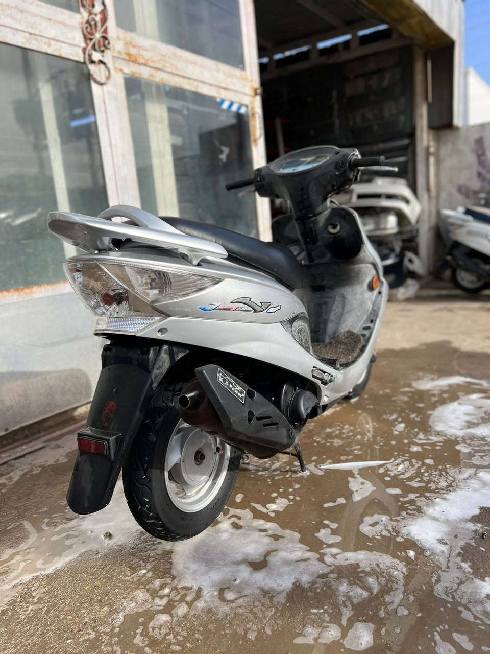 السلام عليكم كامكو V2للبيع الدراجة جديدة وحلوة نهضة نعومة مشي فول لايت أشاير هورن كلة شغال وبيها صالنصة صجمية السعر خاص أو اتصل المكان شطره ***********
