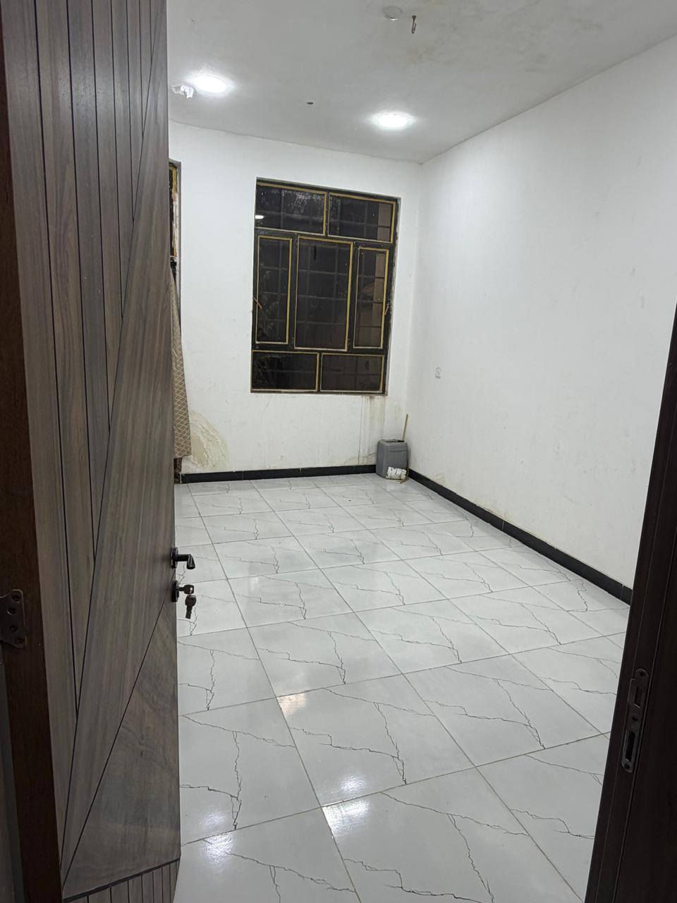 دار للبيع هور رجب الشارع المقابل افران الزيتون 
المساحه 165 واجه6 نزال 27.5 الطابق الارضي يحتوي  صاله ضيوف صاله معيشه  مطبخ حمام 2 غرف نوم
 الطابق الثاني غرفه نوم حمام حولي 2 سطح ناصي سطح عالي *********** التواصل واتساب
