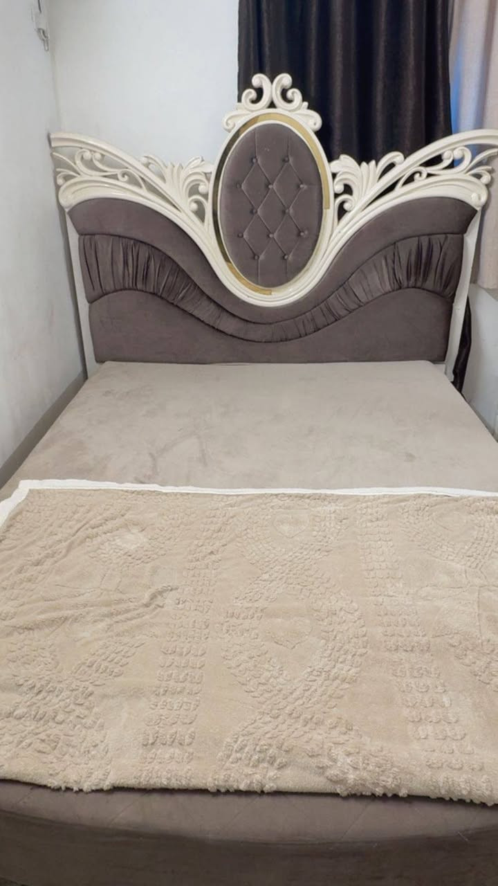 السلام عليكم عندي غرفة تركية مستعملة للبيع نظافة ٩٠% سلايت جام عالية وقوية ثكيلة بيضة رايدها ٥٠٠ وبيها مجال مكاني بسماية


**إذا كنت صاحب هذا الإعلان وتريد حذفه لأي سبب، رجاءا أرسل رسالة إلى الدعم الفني**