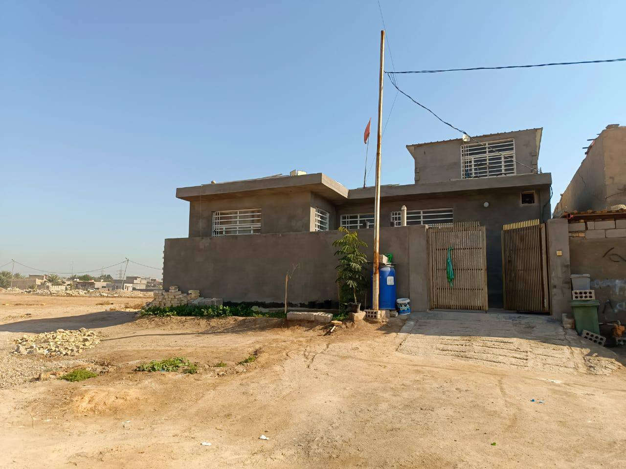 يتوفر لدينا بيت مساحه 250 متر طابو زراعي سند 25 تحويل مباشر باسم البائع في قضاء اطويريج حي العباس قرب سيطرة ام الهوى السعر 80 وبيه مجال للشراي للاستفسار اكثر الاتصال على الرقم ***********
