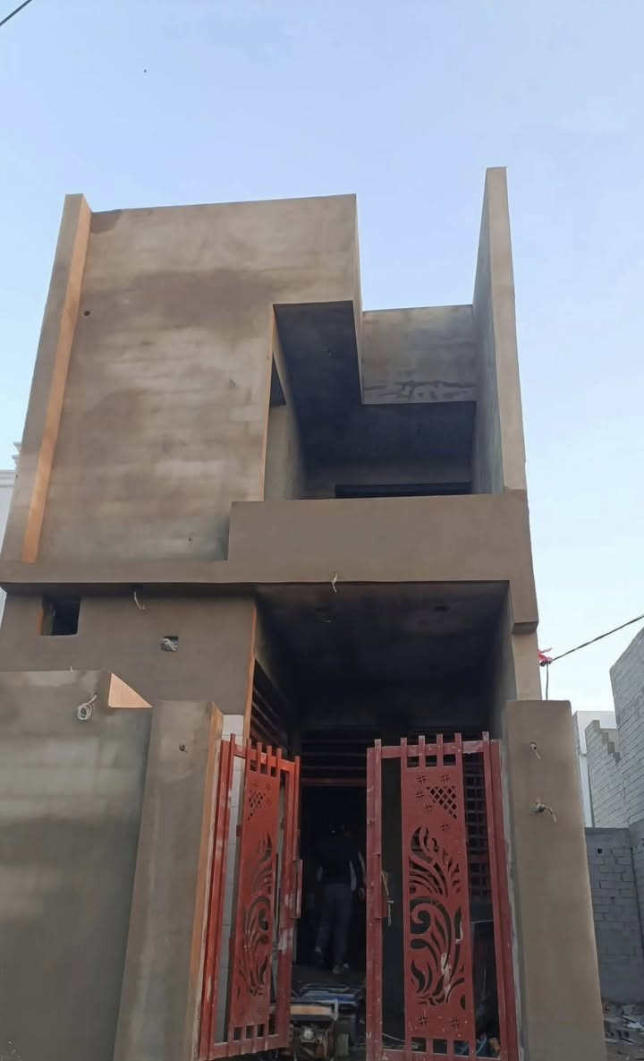 خلفه مبيضجي لباخ متفرغ حاليا
لبخ جص . بورك . سمنت 

لط داخل وخارج . . لبخ واجهات 

درجة اولى نشتغل مقطوعه وعالمتر  وع يوميه  غير متواجد ع فيس الخاص مغلق  هذا رقمي ***********
