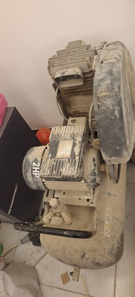 شروة كمبريسرات مستخدم 
٣٠٠ لتر صيني ٣ حصان شغال 
٢٠٠ لتر ايطالي اباك ضاغطة عاطلة 
١٥٠ لتر ٢ حصان ضاغطة عاطلة 
ضاغطة ٢ بستم جديد 
السعر مليون


**إذا كنت صاحب هذا الإعلان وتريد حذفه لأي سبب، رجاءا أرسل رسالة إلى الدعم الفني**