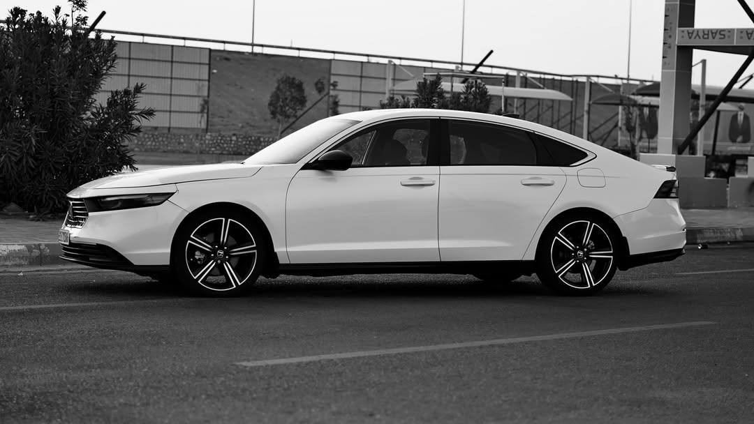 هوندا اكورد 2023
 هايبرد سبورت )
السيارة ماشيه 41 mi
• مكينة 2000 هايبرد تنفس طبيعي
• كير اوتوماتيك 
• شاشة كبيرة
•فتحه
• كاميرا خلفية 3 انظمة
• كرسي كهرباء   
• رادار امامي
• مانع تصادم
• محدد مسار 
• تصحيح مسار
• شفتات بالستيرن
• مثبت سرعة
• مانع انزلاق
• دخول ذكي 
• إنارة ترحيبية
• هندبريك كهرباء
•لايت عدسات زينون
• نظام اوتو لايت Auto
• لايت العالي زنون 
• حساسات مطر 
• حساسات دخول الإنفاق
• حساسات ضغط هواء الإطارات
• أوامر صوتية
• 3 أنظمة قيادة (eco, ev, sport)
• بلوتوث
•
🔴1HGCY2F55PA015488
الرقم ***********
مكاني الفلوجه  السياره نضيفه كلش واخت الزيرو ممشه قليل الحادث موضح بلصوره مرقم بغداد تحويل مباشر
