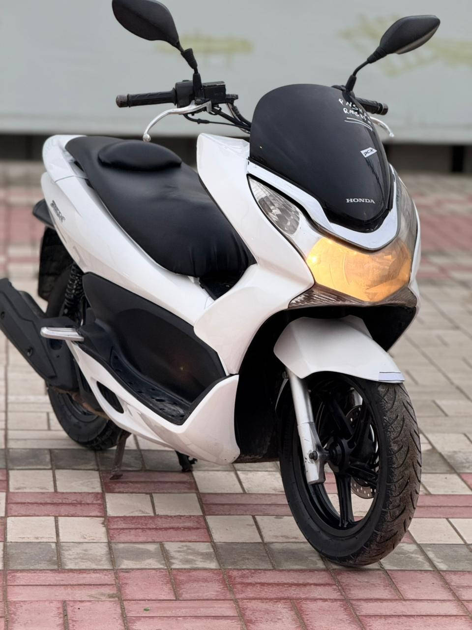 السلام عليكم للبيع دراجه pcxجيل الاول موديل 18 ماخذها رمبه الدراجه على  ايدي حجم مكينه 150ياباني الاصلي دراجه جديده كامله أستان كهربائي حساس ازدحام ٢حرف A الدراجه مكينه لوك شلعه معدل دراجه جديده بمعنئ الكلمه واحلا من الصور  دراجة مكينه مكفوله اي نقص مابيه
السعرمليون 350 وبية مجال 
*********** العنوان الكرخ شارع حيفا قرب جسر باب المعظم
