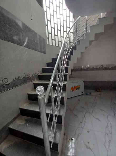 بيت للبيع مستعجل

السعر(92)مليون قابل لتفاوض
١.مساحه 108متر
٢.طابق ونص طابق الثاني بس يحتاج ارضيه+ وجص+ثانوي 
٣.مجاري كامل
٤. كهرب مسحوب كيبل كامل بس يحتاج توزيع بسيط
٥.حي الوحدة جمعية ام الربيعين معامله تمليك كامله مسلمه مع قرص كامل 
٦.خدمات فول كامله من جميع الجهات
للاتصال ***********
***********
