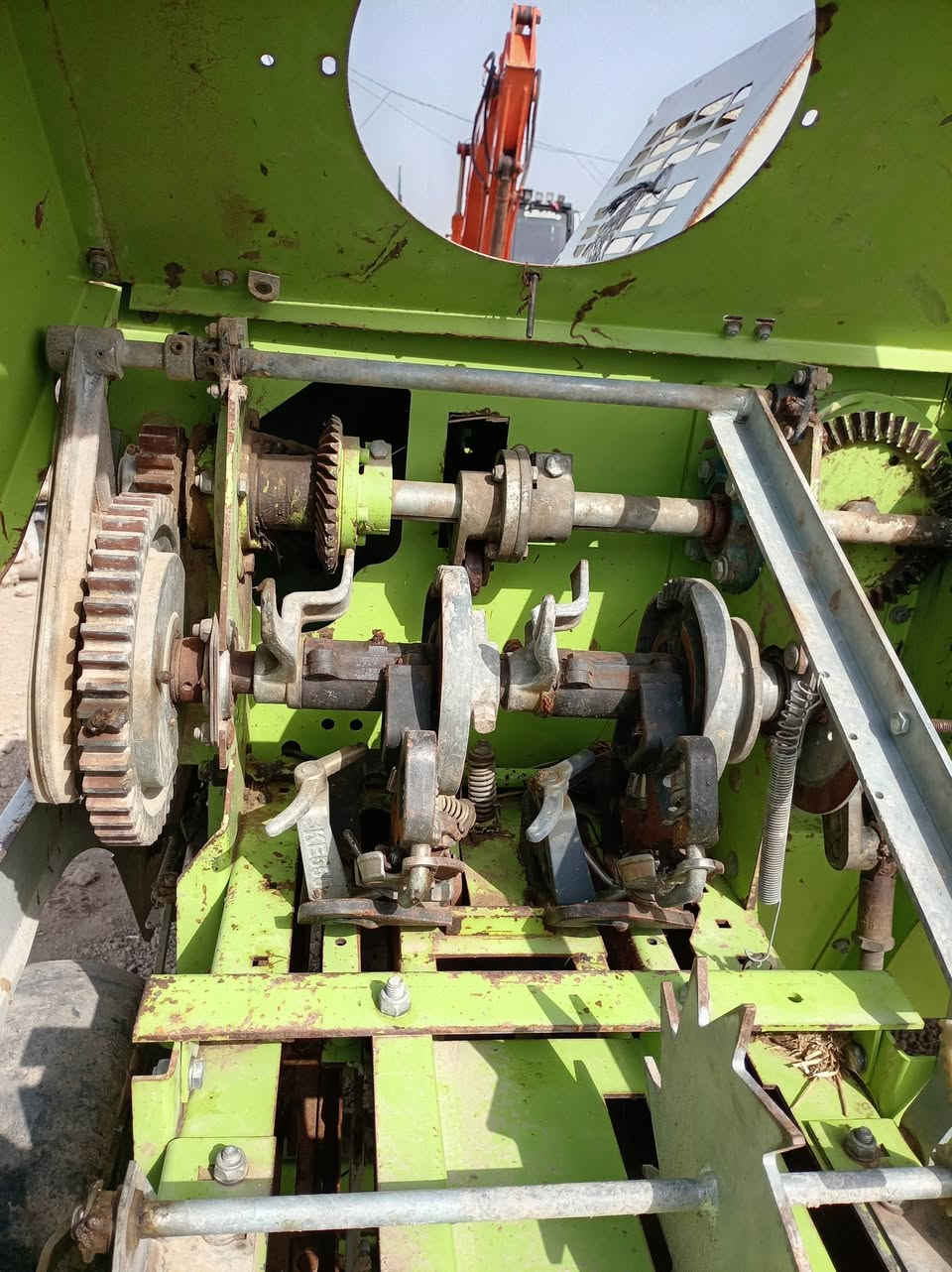 السلام عليكم كابسه قرش باب ثاني للبيع كلش نظيفه والسعر مناسب مليونين ونص نهايهه المكان اجبله رقم الهاتف***********
