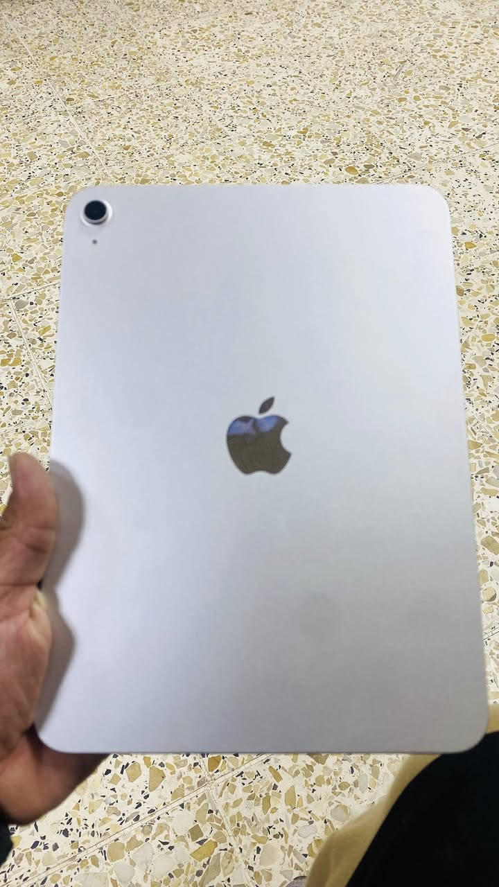 ايباد 11 (A16) بحالة ممتازة 
ايباد نضيف جدا استخدام قليل سريع وممتاز للدراسة والترفيه مابي اي مشاكل جهاز نضيف 100‎%‎ 
- [ ] الحالة ممتازة 
- [ ] الذاكرة 128
- [ ] الملحقات كاملة كارتونة وشاحنة 
- [ ] السعر 425 وبي مجال قليل 
- [ ] بغداد / المشتل 
- [ ] التواصل خاص


**إذا كنت صاحب هذا الإعلان وتريد حذفه لأي سبب، رجاءا أرسل رسالة إلى الدعم الفني**