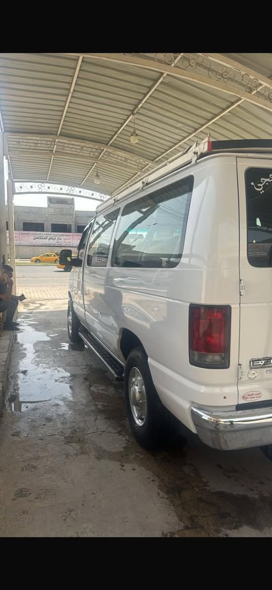 السلام عليكم فورد 2012 سياره مكفوله كفاله عامه 11 راكب گير ومحرك برغي ممفتوح  محركه8 سلندر وضع شركه تخم تايرات جديد مابيها اي نقص خط كركوك بغداد السياره بأسمي تحويل ثاني يوم رقمهه بغداد اجره سعر185 وبيها مجال للأستفسار***********
