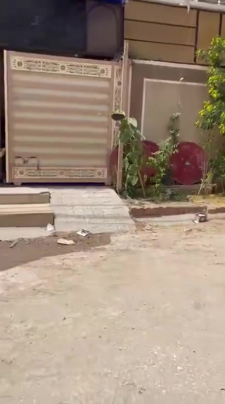 بيت 150 متر للبيع العنوان الجاير قرب اسواق برتقاله 3 غرف نوم واستقبال كما موضح با الفيديو للاستفسار اكثر 
  ‭0773 452 6762‬
