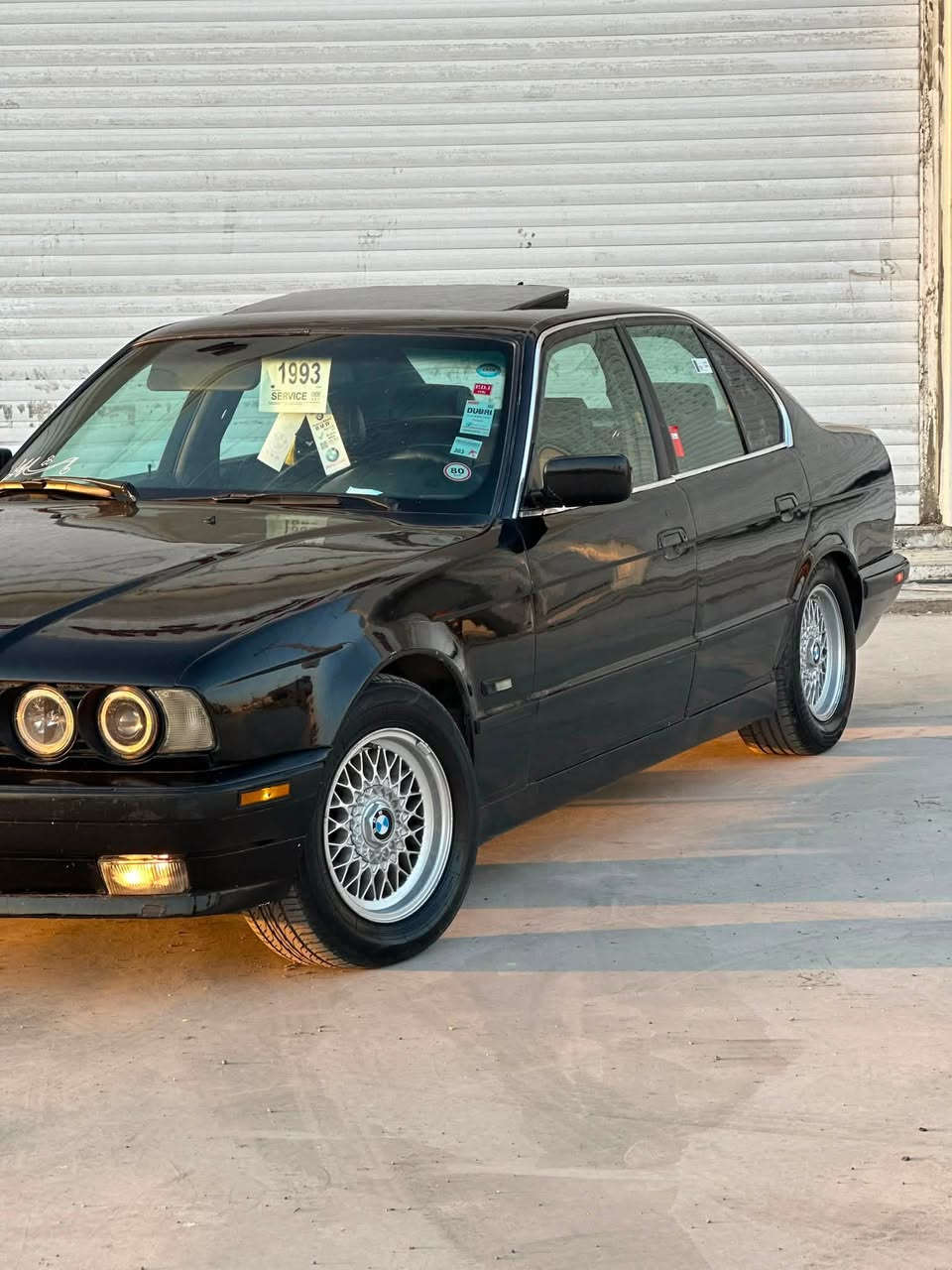 سلام عليكم BMW🇩🇪1993فول مواصفات 540i اصل
عليها محرك 525 كير اوتو -تبريد ثلج -بنكه كهربائي
٣وضعيات قياده S-هوك بلاد -دبل جكمجه-دبل ايرباك
سلايت ٣ طكات -نضام سكيورتي -لايتات حلقه وزنون -
بيها طخه خفيفه بالجاملخ الخلفي فقط -هزه سنويه جديد لل٢٩ باسمي سعر 59وبي مجال حك الجيه مكاني كركوك 
*********** :ملاحضه محرك ينقص دهن شي قليل
