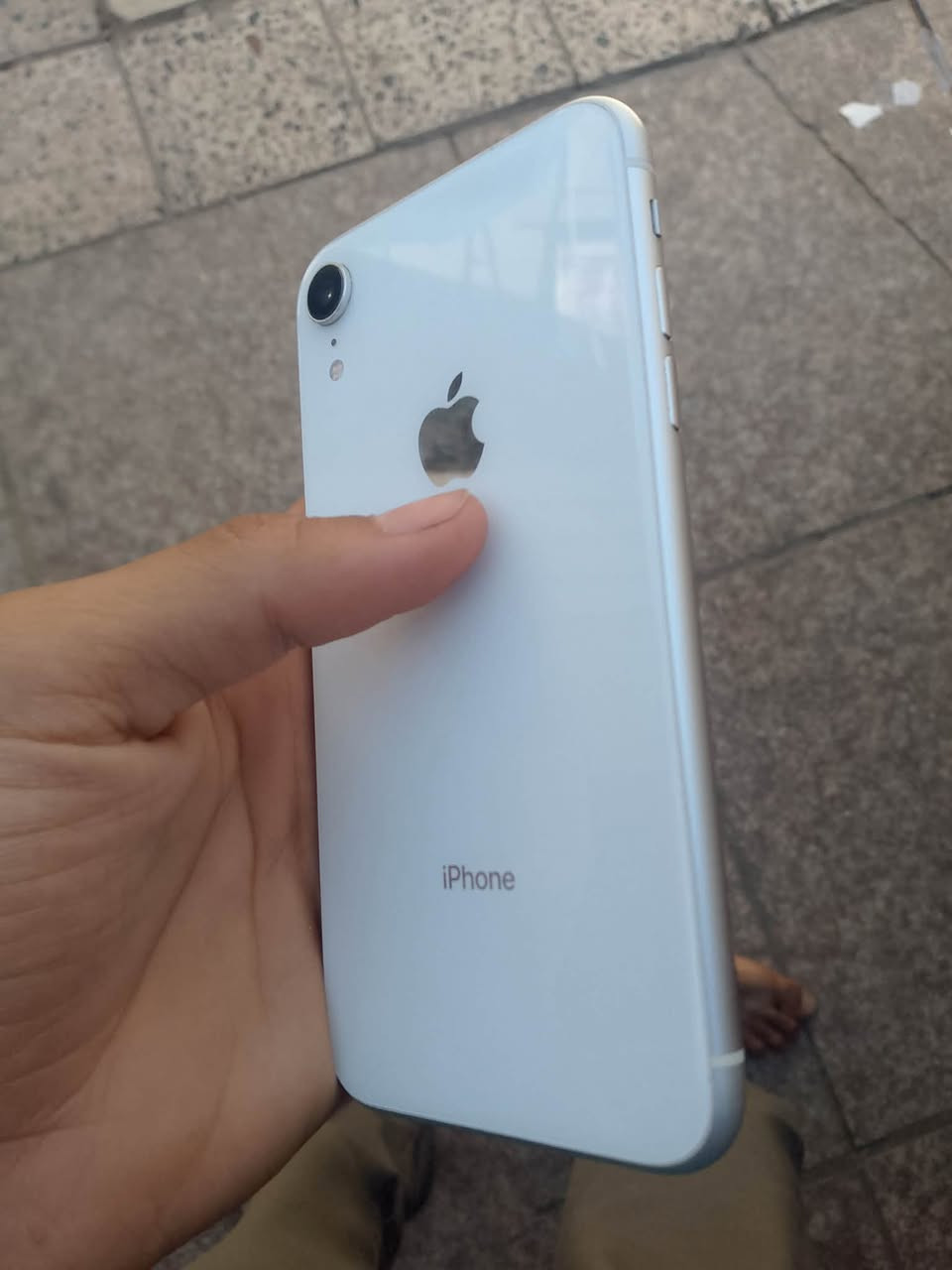 سلام عليكم آيفون XR مكفول وجديد كلشي ما مبدل ذاكره ١٢٨ بطاريه 76 سعر 180وبيًً مجال قليل ***********
