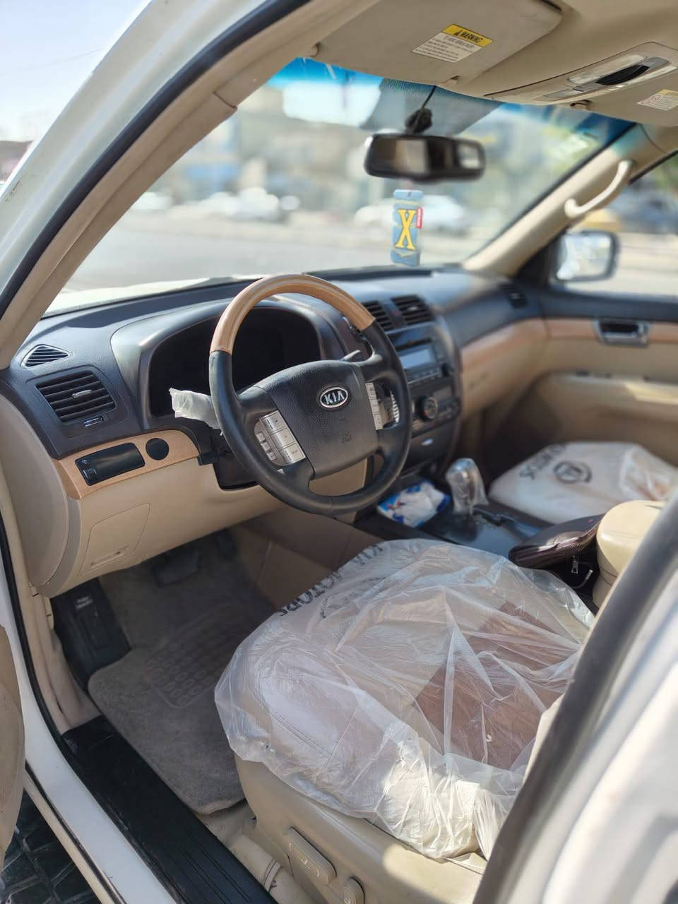 مواصفات الموهافي
‏كيا موهافي  خليجي موديل 2013  سبعة راكب
‏رقم بغداد انكليزي سنوية بأسمي مجددة لغاية2030 شرط تحويل
‏محرك 6 سلندر 3.8 
‏اطارات جديدة وبطارية جديدة
‏المحرك والكير والأكسل والكهربائيات بلادية على الشركة
‏كشنات جلد 
‏تبريد مركزي (ثلج) بلادي على الشركة تحكمات ستيرن
‏ويل المنيوم حجم 18 
‏ثلاجة وفتحة سقف سلايد
‏مرأة وسطية عاتمة للضوء(اتودم)
‏بشرط عقد مروري تحويل 
‏مكاني النجف الاشرف
‏***********
السيارة مصبوغه عام 
حادثها تكمه السايق والباب
‏
