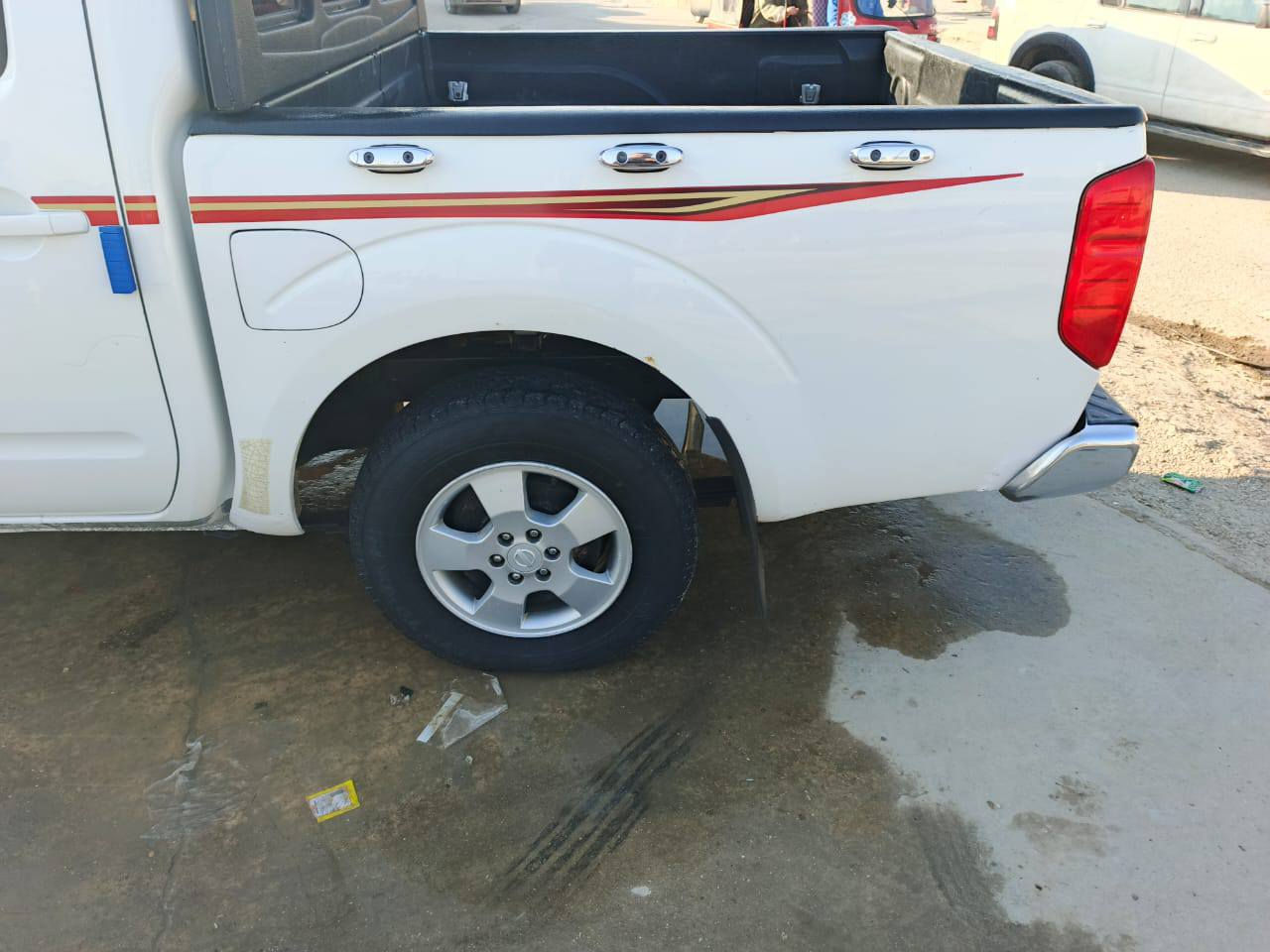 السلام عليكم نيسان نيفارة السياره مجفته جديد موديل 2012 السيارة بأسمي عليها تخم تاير جديد والسياره نضيفة ما ناقصها كلشي
بيها فقط طخة بالباب الخلف الصدر مكان السياره بغداد الامين ( السعر ) 130 
للاستفسار : ***********
