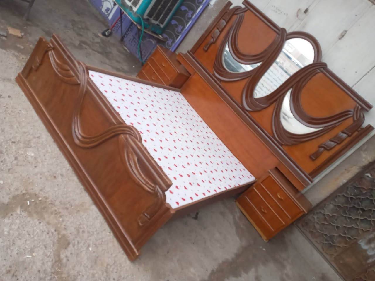 جربايه نفرين صاج تزكام مستعمل عرض متر و60سم طول مترين السعر 160 وبيها مجال العنوان بغداد حي الإعلام الشباب نهاية شارع سوق اميمه  صيدلية نور الشباب قرب النادي التجاري  موبايل عراقنا وتساب بي 
*********** 
***********

يوجد توصيل غير مجاني داخل بغداد فقط
