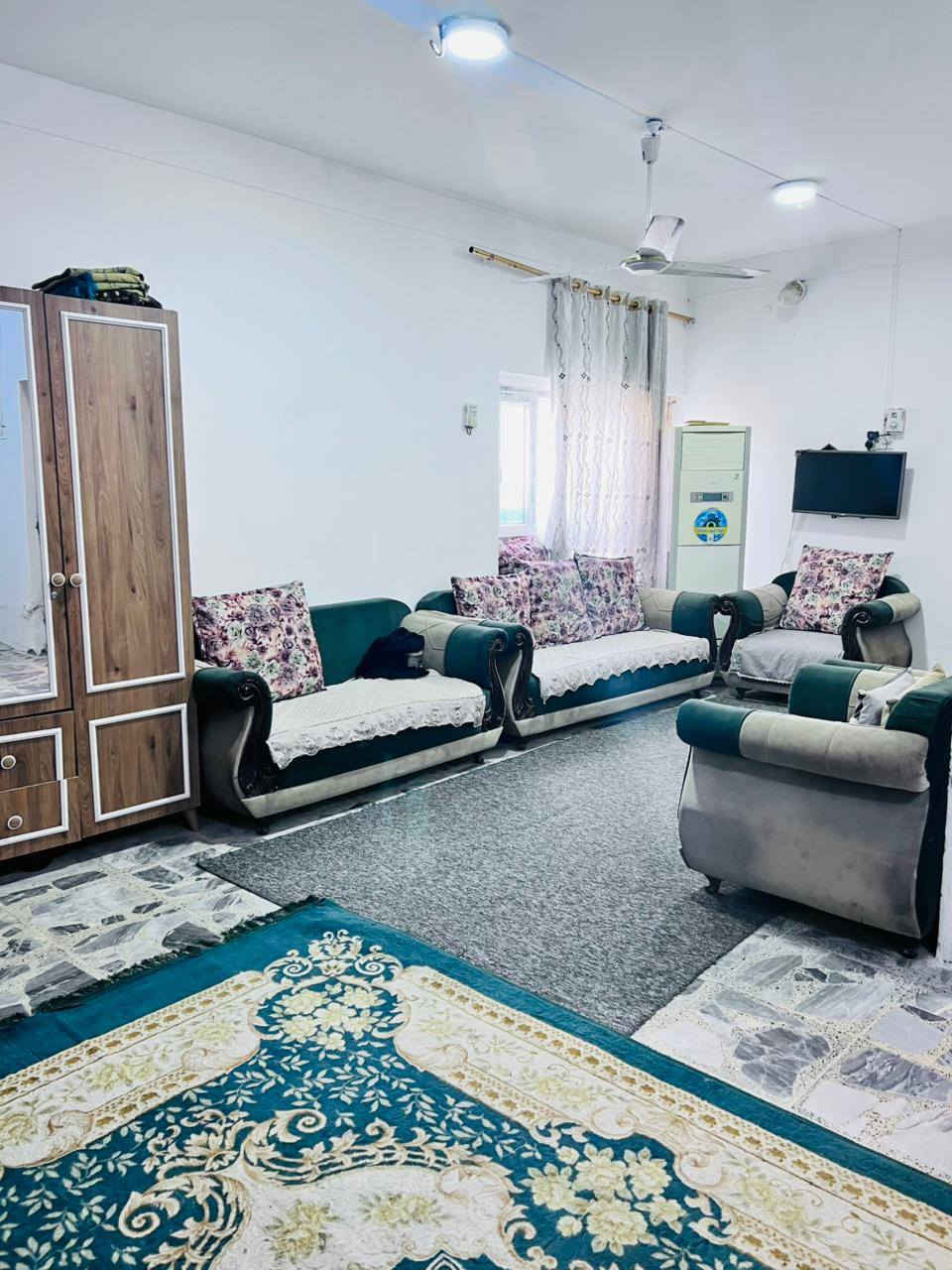 دار للبيع طابو زراعي سند 25 مساحه 250م الجزائر مقابل مستشفى مرجان بالجهه المقابله يبعد عن الشارع الرئيسي  20م اربع غرف نوم بناء سنه 2007 البيت نظيف سعر المتر مليون للاستفسار الاتصال على الرقم ***********واتساب ايضا أو مراجعه مكتبنا الكائن في الجزائر مقابل مجبس التمور
