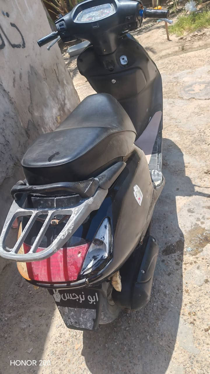 سلام عليكم دراجة سبيسي للبيع ياباني كفاله ما عده سلف وقفل جنطه وستيرن شرط هندر واحد تشتغل مكان واسط نعمانيه رقم الهاتف *********** ياباني كفاله عامه سعر 450وبيه مجال حك جيه الخاص مفتوح لايت شغال عالي ابيض وناصي اصفر زنون
