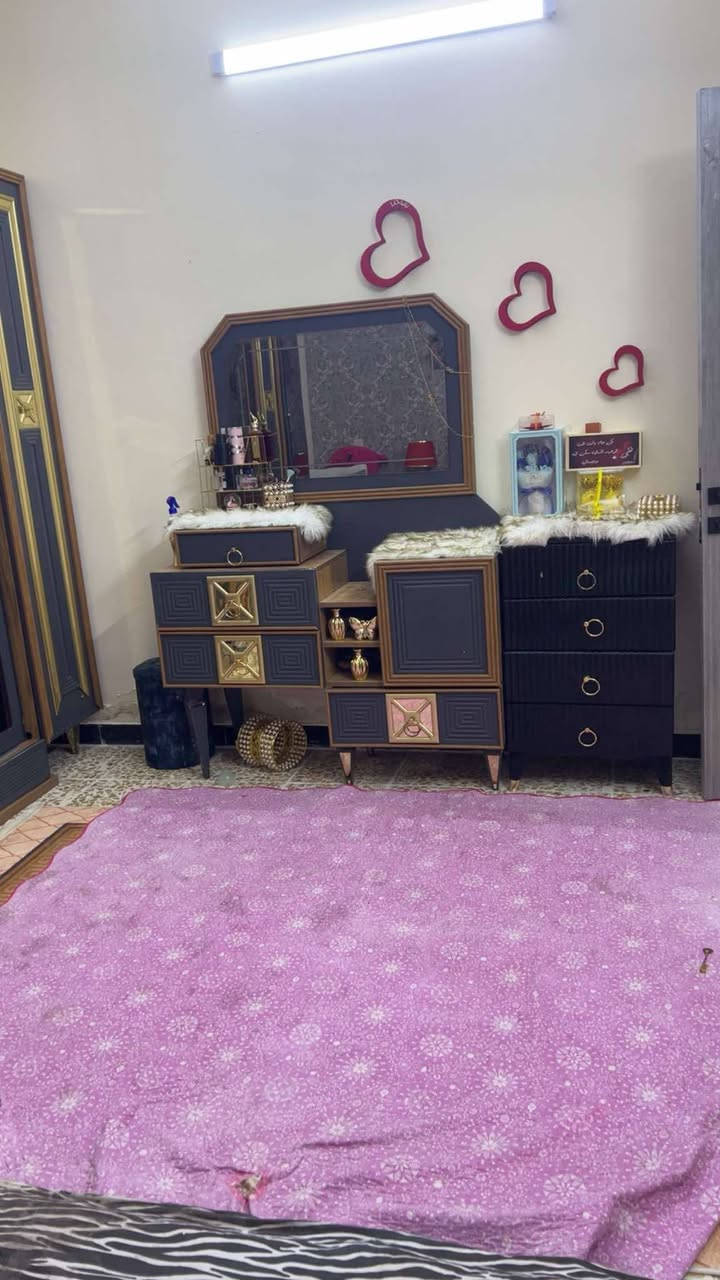 غرفة تركية نظيفة ب٤٥٠ العنوان بغداد الشراي يتصل ***********
