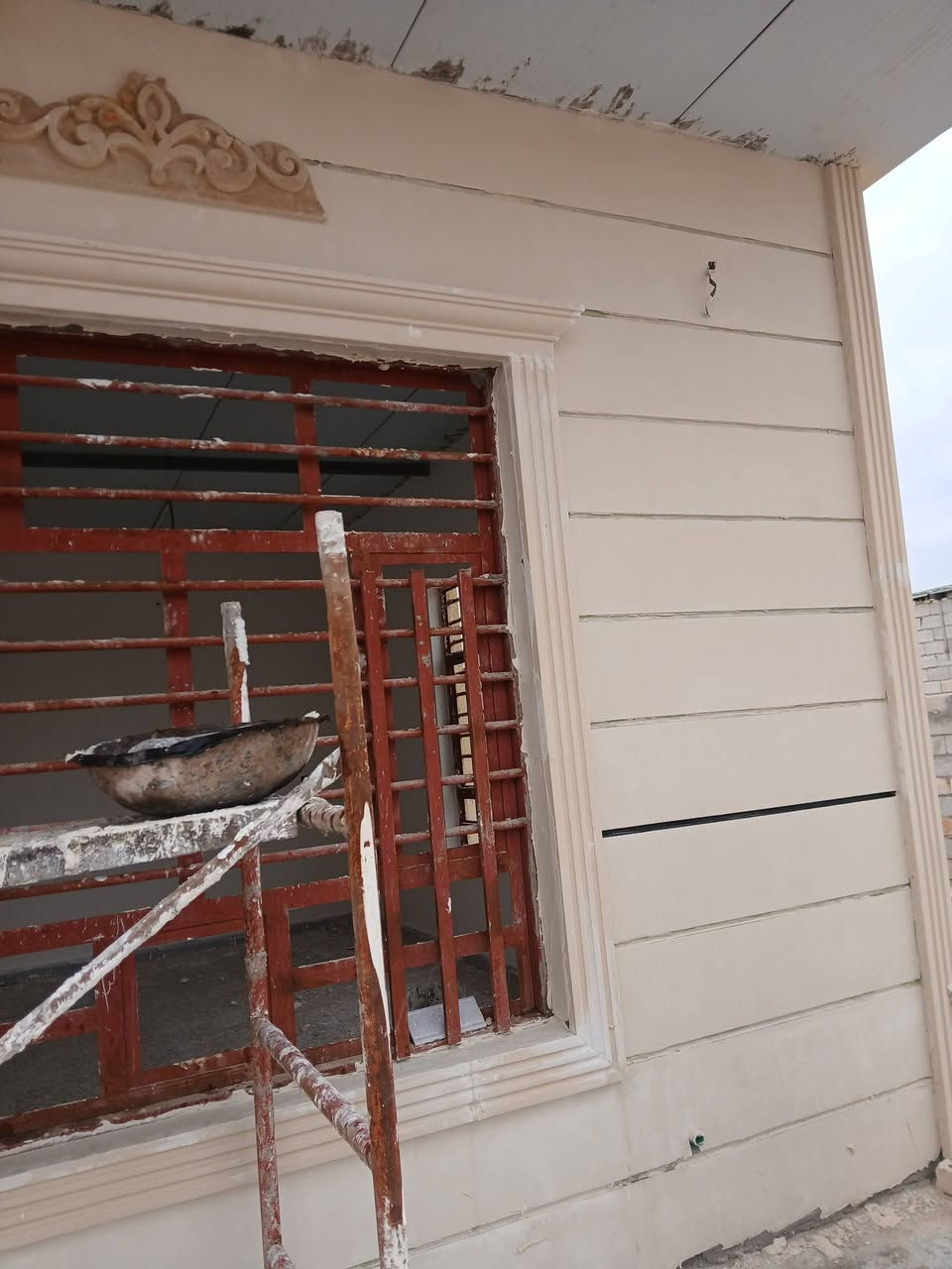 السلام عليكم 
جانب من اعمالنا لبخ اسمنت + اعمال واجهات +نثر + صبغ 

الاستفسار الاتصال او مراسله واتساب 

***********
