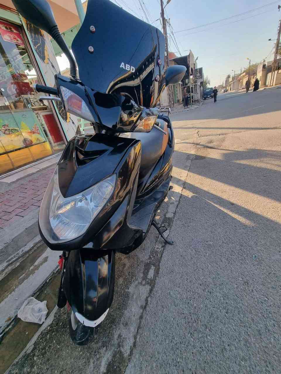 سلام عليكم دراجه سكنس فحل البيع دراجه نضيفه شكد متصور كهربائيات كلها شغاله سعر 900 مكاني بغداد الكماليه *********** هاذا رقمي بي واتساب
