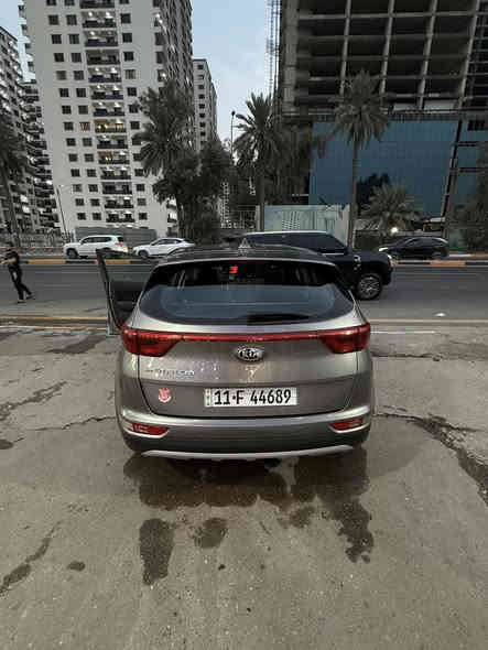 كيه سبورتج للبيع موديل 19 وارد أمريكي ضررها باب خلفي فقط بغداد بأسمي تحويل ثاني يوم سعرها 175 وبيها مجالل سياره نضيف وجديده مكان السياره بغداد رقم الهاتف ***********
