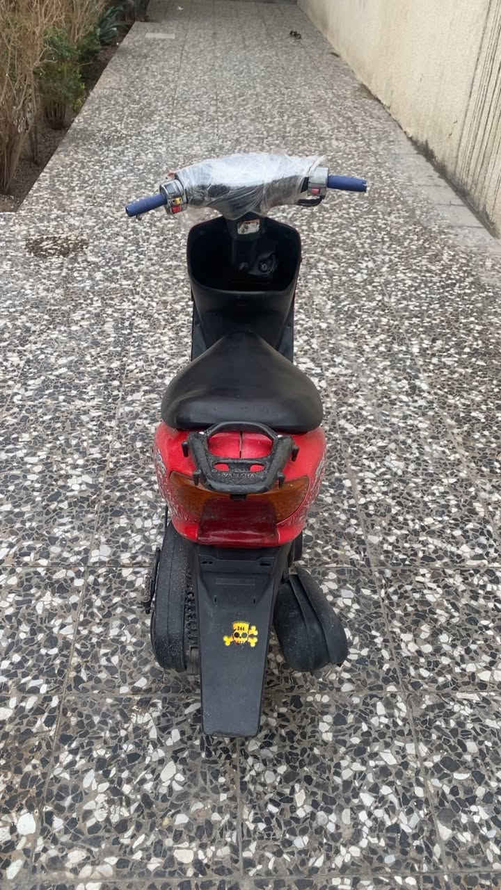 السلام عليكم عصفوريه للبيع دراجه نضيفه وكامله مكمله سلف كهربائايات عداد كله شغال مكينته بل جيس سعر ٢٥٠ وبيها مجال رقم *********** مكاني بغداد المنصور
