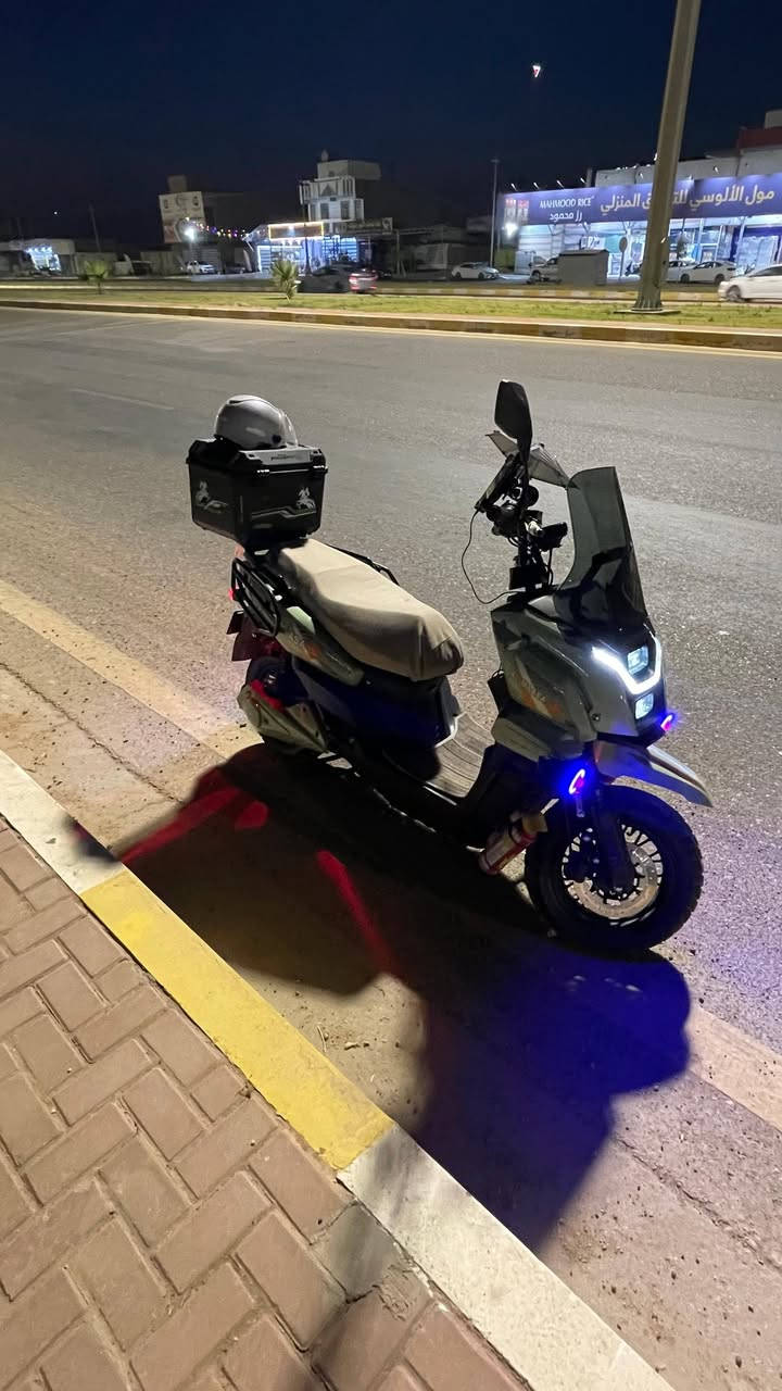 اخوان هاي التفاصيل يمكم الدراجه نضيفه اخذتها بمليون و ٤٠٠ (عارضها بمليون) وبيها فرق بسيط
 الرقم ***********

   #الاباتشي المحرك الملف"  3800 الى 2000 واط.البطاريات:

 تحتوي عادةً على منظومة مؤلفة من 6 بطاريات ذات قدرة شحن عالية (مثل بطاريات الليثيوم أو بطاريات تياننغ 36 أمبير)

.أنظمة التشغيل: تدعم ثلاثة أنظمة ذكية للتشغيل والتحكم (مفتاح سويتش + بصمة ريموت + كارت ذكي).

نظام الأمان: مزودة بفرامل ديسك هيدروليكية أمامية وخلفية مع دعم نظام منع انغلاق المكابح ABS لضمان الثبات
